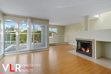 Townhouse in Vancouver West Side, BC - Photo 2