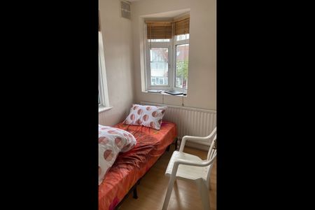 Room in a Shared House, Fairview Crescent, HA2 - Photo 2