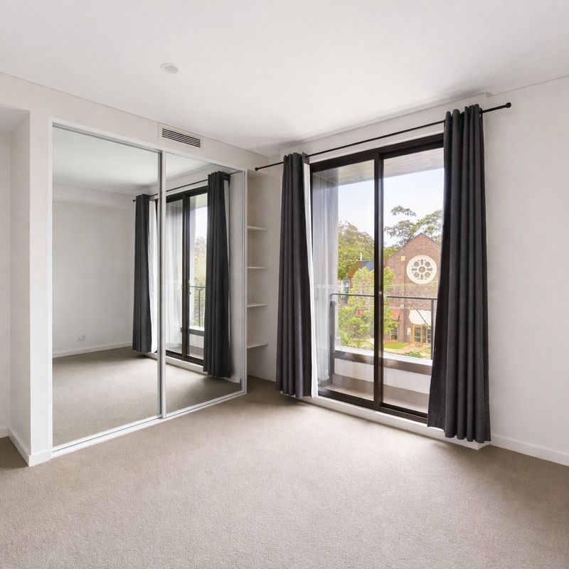 Three bedroom apartment in Rosebery - Photo 1