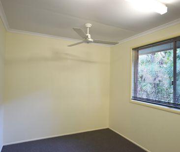 AFFORDABLE HOUSE IN QUIET CUL-DE-SAC IN SOUGHT AFTER SEAVIEW HEIGHTS - Photo 6