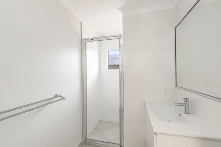 24a Wakeboard Circuit, Kelso QLD 4815 - House For Rent | Domain - Photo 5