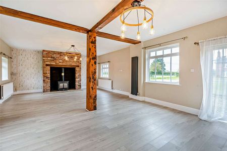 High specification gated 5 bed/5 bath barn conversion in idyllic setting between Hale and Wilmslow - Photo 5