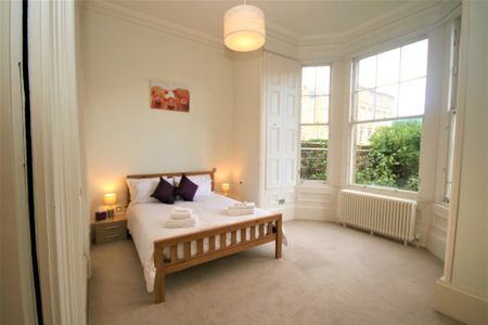 Woodside Terrace, Spectacular 2 Bed Furnished Apartment, Woodlands – Available 19/11/2024 - Photo 3