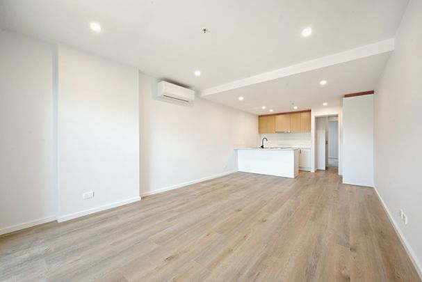 Ground floor 2 bedroom, 2 bathroom, 2 car unit - Photo 1