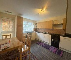 5 bedroom semi-detached house to rent - Photo 1