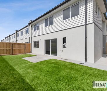 Gorgeous Hamptons Style Home - Photo 5