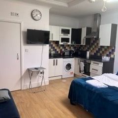 Studio Flat, Lowbrook Road, IG1 - Photo 1