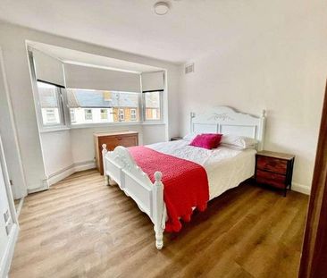 Board School Road, Woking, Surrey, GU21 - Photo 2