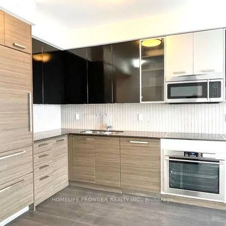 Yonge/Parkhome-Luxurious 1Bdrm 1Bath 1Parking - Photo 3