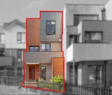 “Stylish Townhome Offering Effortless Everyday Living at 2/354 Gran... - Photo 1