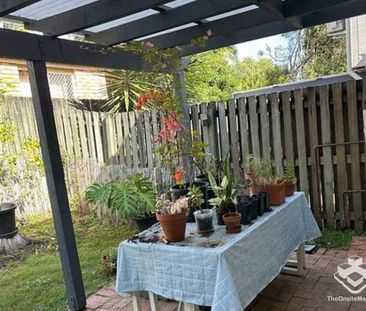 Spacious 3-Bedroom Townhouse to Call Home - Photo 3