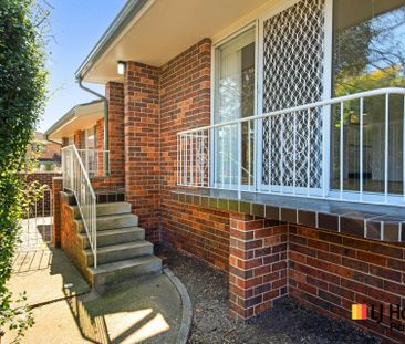 Spacious, Modern Villa Living in Prime Padstow Location - Photo 6