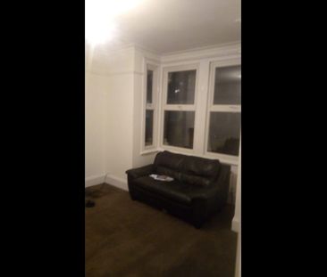 4 Bed Terraced House, Macaulay Road, E6 - Photo 3