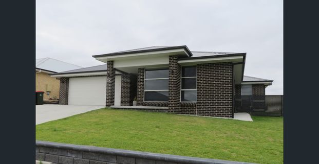 FAMILY DREAM HOME! - Photo 1