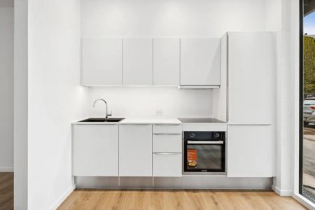 Skøn lejlighed med opvasker, gulvvarme og naturligt lysindfald - Photo 2