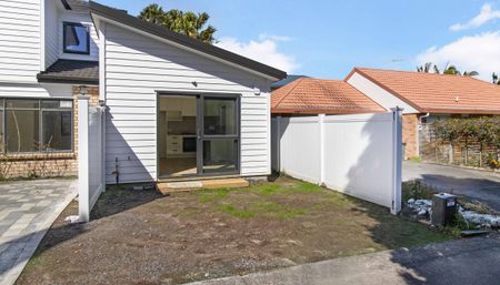 Brand new, gorgeous 2 bedroom! - Photo 5