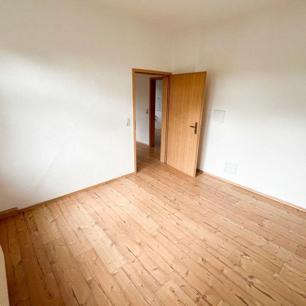 Gemütliche 3-Raum-Dachgeschosswohnung in Sehmatal-Cranzahl! - Photo 1