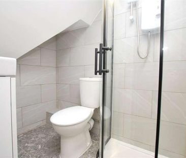 Raymond Crescent, Guildford, Surrey, GU2 - Photo 1
