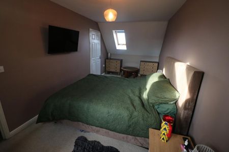 3 bedroom end of terrace house to rent - Photo 4