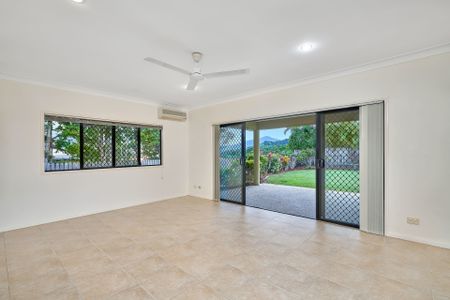 SPACIOUS FAMILY ENTERTAINER IN SOUGHT AFTER SUBURB! - Photo 3