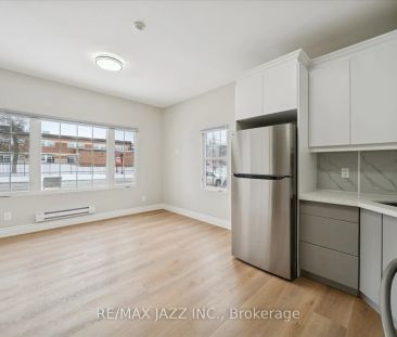 251 Simcoe Street S #102 - Photo 5