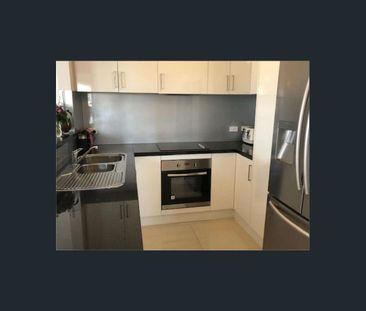 Modern 2 Bedroom, 2 Bathroom Apartment with 1 Car Park in Malvern - Photo 2