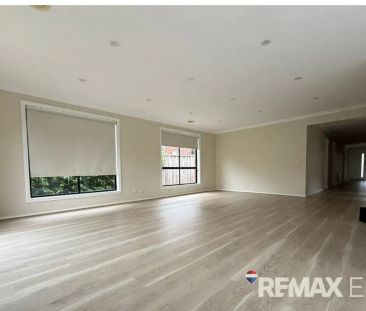 “Family Comfort and Contemporary Style in a Sought-After Location” - Photo 6