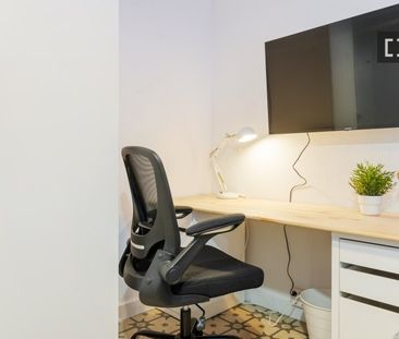 barcelona, Catalonia 08013 - Photo 4