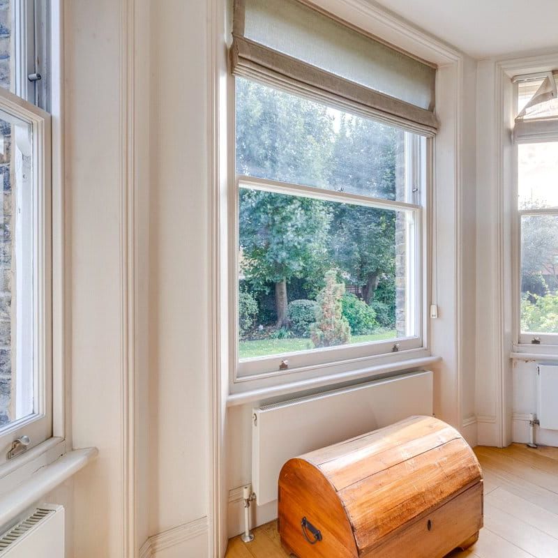 NO SHARERS, sorry. A spacious three bedroom mansion apartment is on the raised ground floor and in close proximity to public transport. - Photo 1
