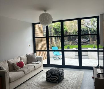 2 Bed Flat, Cassland Road, E9 - Photo 2