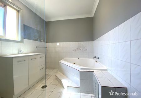 6/17 Carnation Avenue, Casula NSW 2170 - Photo 3