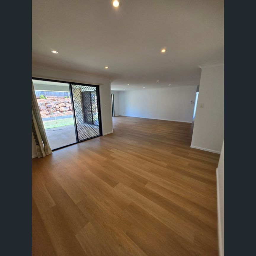 Beautifully Renovated Family Home Opposite a Park - Photo 1