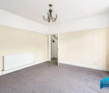 Lincoln Crescent, Enfield, EN1 - Photo 2