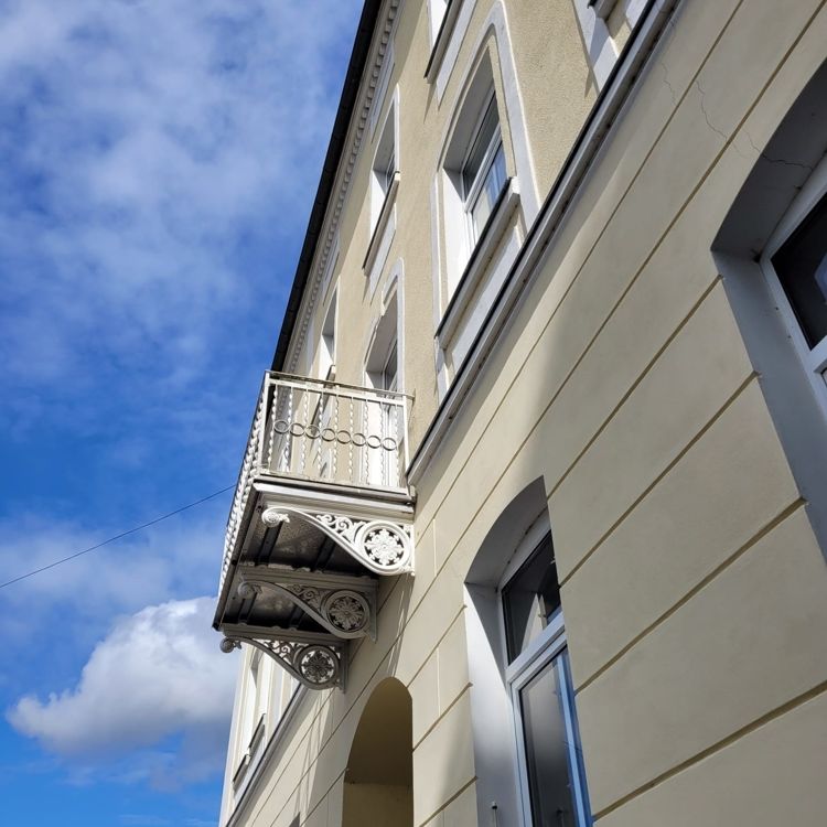 2-Zimmer-Wohnung mit Badewanne, Balkon, Stellplatz und Gartennutzung in Lengenfeld zu vermieten! - Photo 1