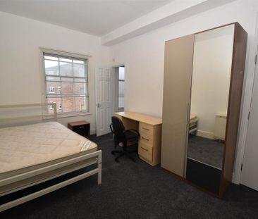 4 bedroom apartment to rent - Photo 2