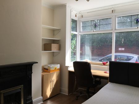 3 Bed End Terrace, Littleton Road, M6 - Photo 2