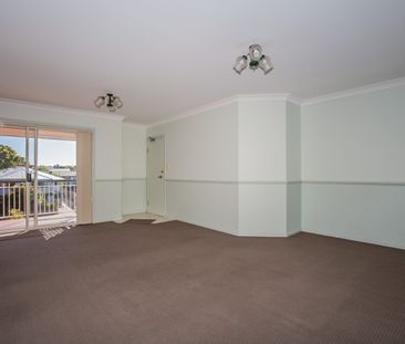 Spacious first floor unit - Photo 2