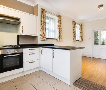 3 bedroom end of terrace house to rent - Photo 4