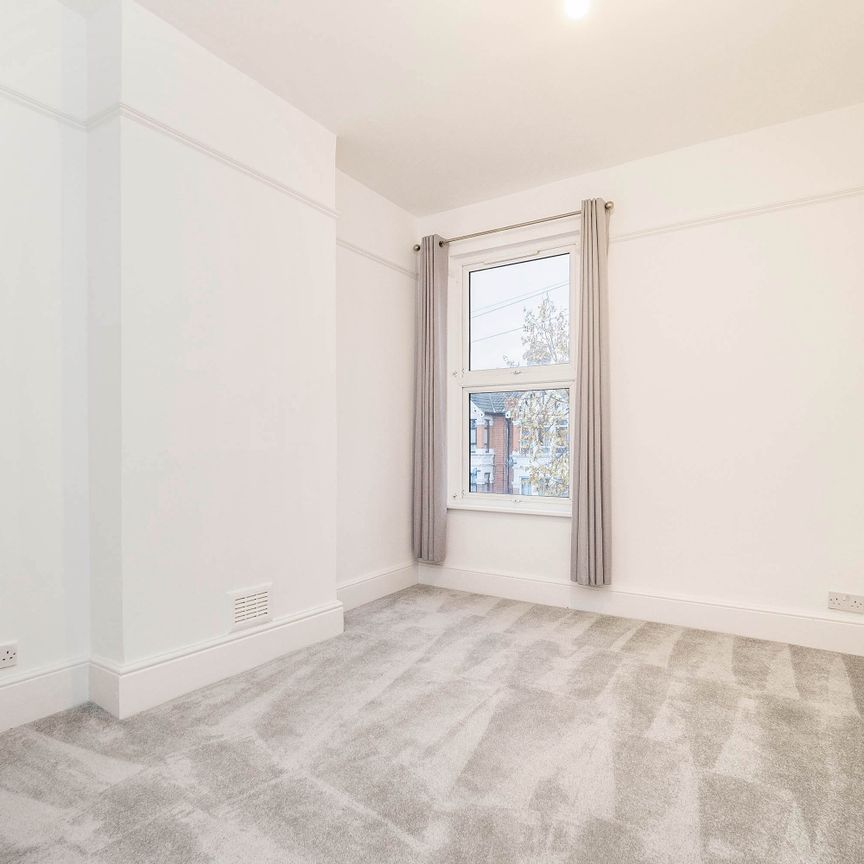 Warwick Gardens, IG1 - Photo 1