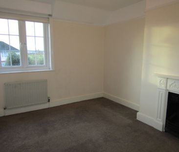 3 bed House - To Let - Photo 3