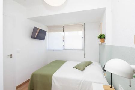 Carrer de la Pianista Empar Iturbi, Valencia, Valencian Community 46007 - Photo 3