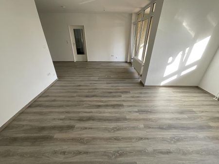 Helle, geräumige 3-ZKB-Balkonwohnung in Heppens zu vermieten! - Foto 2
