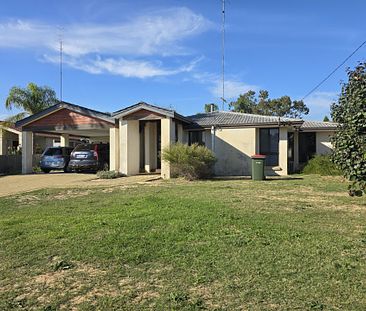 Charming 3-Bedroom Family Home in East Bunbury - Photo 2