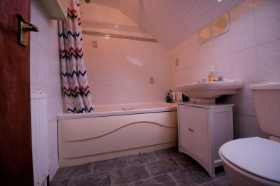 6 bedroom Flat in Hollybank, Leeds - Photo 5