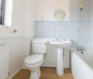 4 bedroom detached house to rent - Photo 3