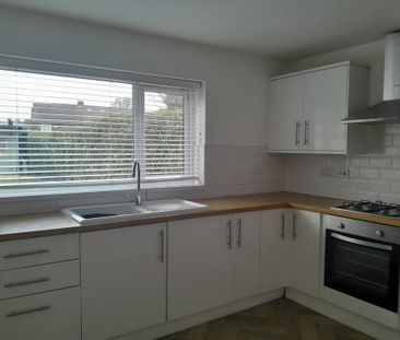 3 bedroom semi-detached house to rent - Photo 3