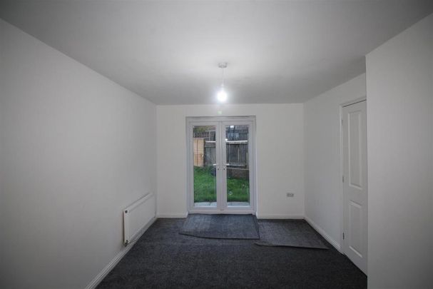 3 bedroom end of terrace house to rent - Photo 1