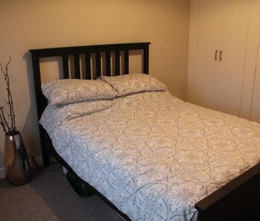 3 bedroom flat to rent - Photo 6