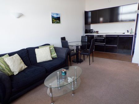 2 bedroom flat to rent - Photo 2