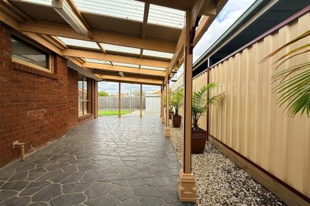 84 Warana Drive, Hampton Park VIC - Photo 4